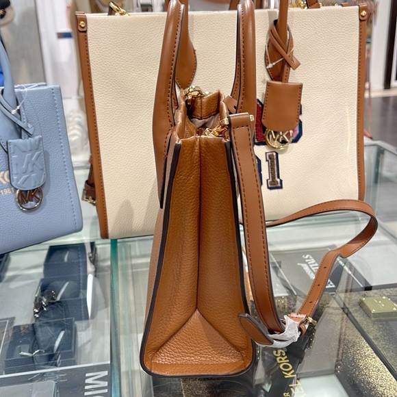 MICHAEL KORS Mirella Sm Shopper TZ XBody Pebbled Leather Crossbody
Luggage
NWT - Picture 4 of 16